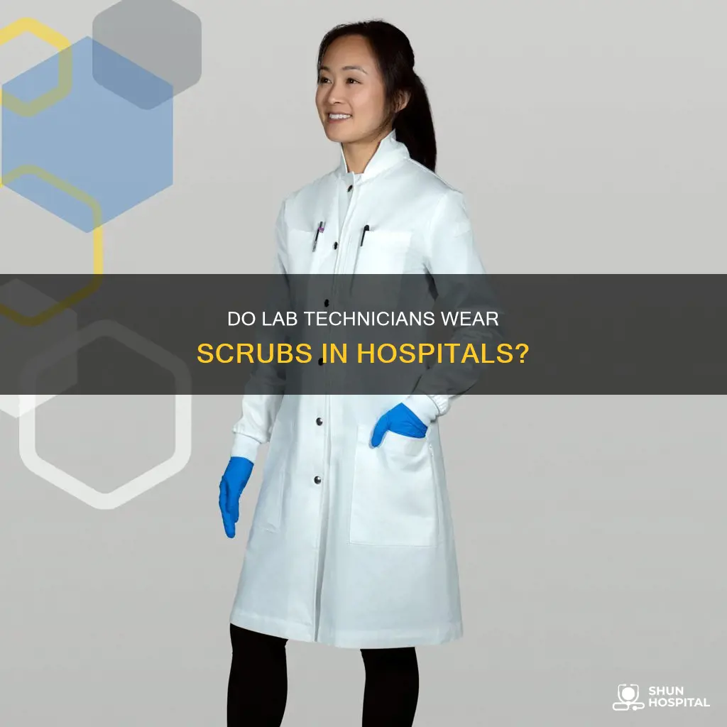 do lab technicians in hospitals wear scrubs