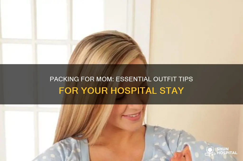how many outfits to bring to hospital for mom