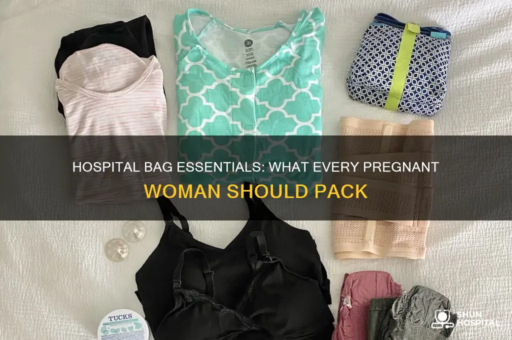 what should a pregnant woman pack for the hospital