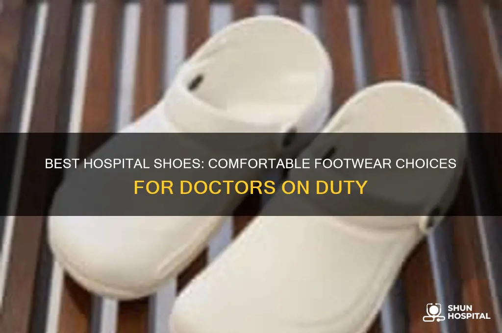 what type of shoes do doctors wear in the hospital