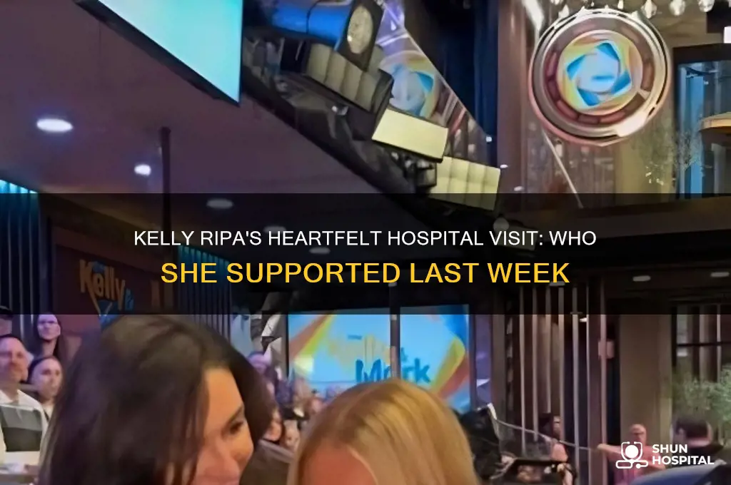 who was kelly ripa visiting in the hospital last week
